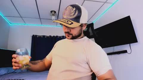 Snapshot of tommy_sccott chatting on 12-16-25, 10:15 tommy_sccott online show from 12-16-25, 10:15