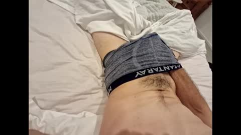 Snapshot of tomnomm chatting on 10-20-25, 02:17 tomnomm online show from 10-20-25, 02:17