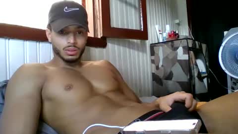 Snapshot of tomtresor chatting on 11-12-25, 06:30 tomtresor online show from 11-12-25, 06:30