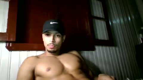 Snapshot of tomtresor chatting on 12-18-25, 06:52 tomtresor online show from 12-18-25, 06:52