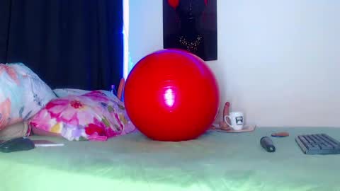 Snapshot of tomyjailen chatting on 02-04-25, 10:34 Tomyjailen online show from 02-04-25, 10:34