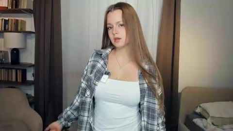Snapshot of tonka_love chatting on 10-25-25, 07:38 Alice online show from 10-25-25, 07:38
