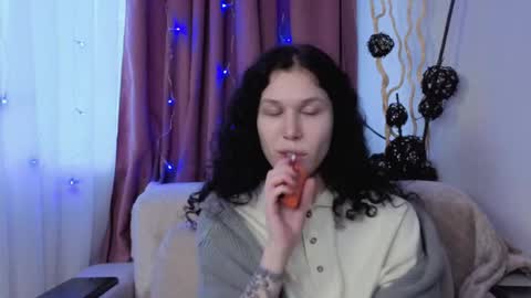 Snapshot of tonylatko chatting on 11-23-25, 09:42 Lyna online show from 11-23-25, 09:42