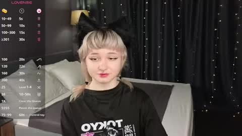 Tori online show from 11-20-25, 12:22