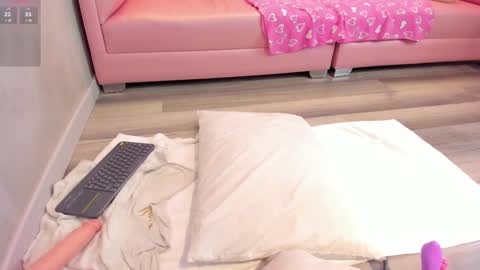 Tori  online show from 12-15-24, 08:25