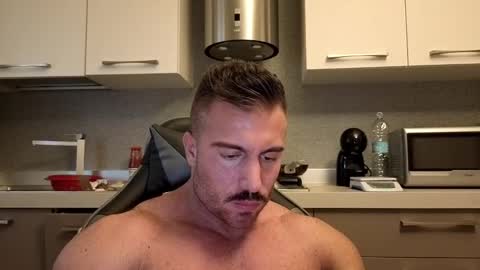 Snapshot of toro_arrapato chatting on 10-29-25, 01:35 toro_arrapato online show from 10-29-25, 01:35