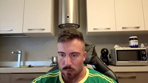 Snapshot of toro_arrapato chatting on 11-19-25, 10:15 toro_arrapato online show from 11-19-25, 10:15