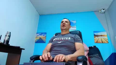 Snapshot of toro_hot chatting on 12-16-25, 05:18 Toro online show from 12-16-25, 05:18