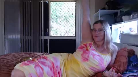 Snapshot of total_aussie_milfs chatting on 10-08-25, 11:35 Milly online show from 10-08-25, 11:35