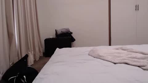 Snapshot of total_aussie_milfs chatting on 10-20-25, 12:11 Milly online show from 10-20-25, 12:11