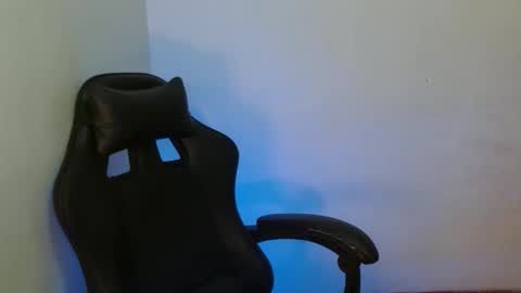 Alison online show from 11-14-25, 01:37