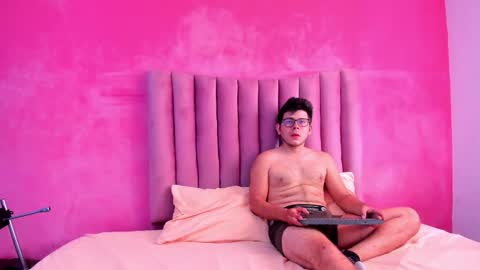 Snapshot of toxiclove01 chatting on 12-16-25, 07:08 toxiclove01 online show from 12-16-25, 07:08