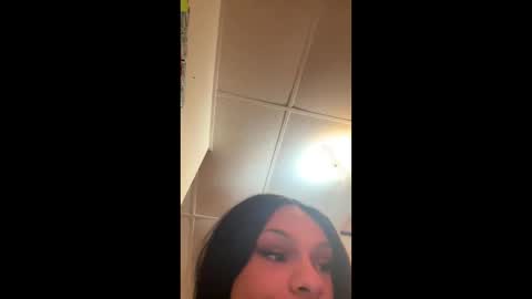 Snapshot of tracy227 chatting on 10-25-25, 08:33 tracy227 online show from 10-25-25, 08:33