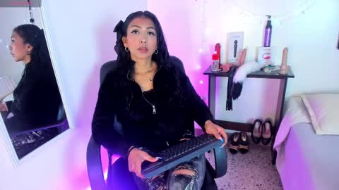 Snapshot of tracy_lambo chatting on 10-13-25, 01:22 tracy online show from 10-13-25, 01:22