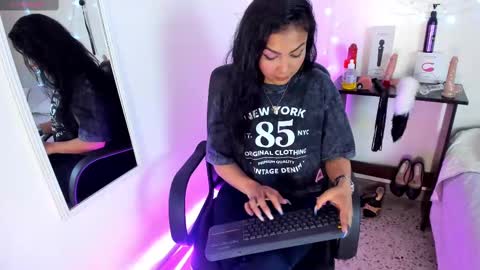 Snapshot of tracy_lambo chatting on 10-19-25, 03:51 tracy online show from 10-19-25, 03:51