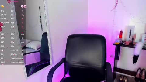 Snapshot of tracy_lambo chatting on 10-23-25, 12:10 tracy online show from 10-23-25, 12:10