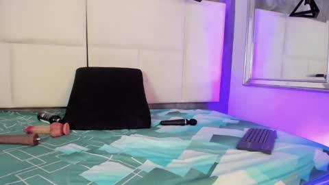 Tracy Wright online show from 04-13-26, 09:42