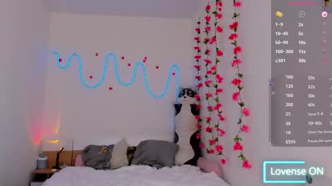 Ariana and Erik online show from 10-30-25, 01:12