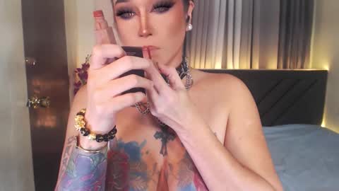 Snapshot of trandomsts chatting on 10-15-25, 03:56 DOM irish online show from 10-15-25, 03:56