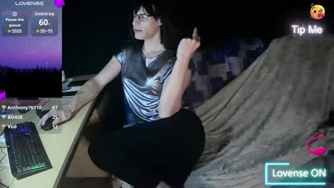 Snapshot of tranny_sarah chatting on 12-16-24, 09:20 Sarah R. Lenor online show from 12-16-24, 09:20