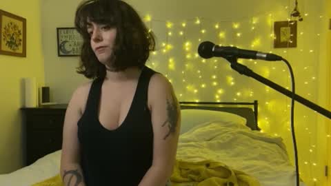 Snapshot of transcumchalice chatting on 11-11-25, 04:23 Mercy online show from 11-11-25, 04:23