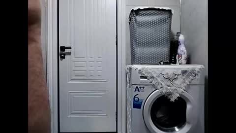 Snapshot of trapper727272 chatting on 01-21-25, 06:33 Big Head Cock online show from 01-21-25, 06:33