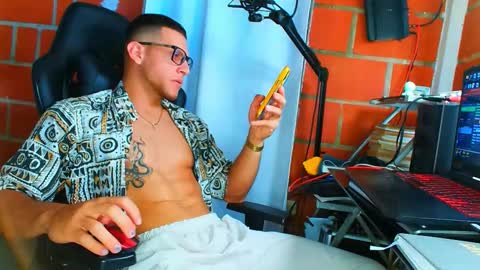 Snapshot of travisdiamonds chatting on 01-17-26, 10:24 TRAVIS. online show from 01-17-26, 10:24