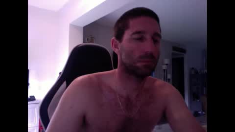 Snapshot of traviskenn chatting on 02-25-25, 01:28 TravisKenn online show from 02-25-25, 01:28