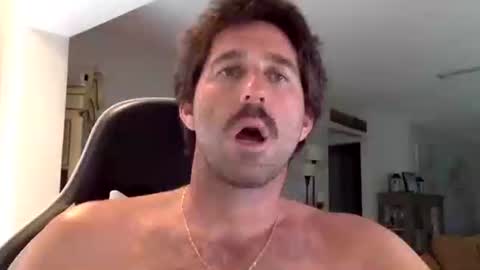 Snapshot of traviskenn chatting on 09-22-25, 06:43 TravisKenn online show from 09-22-25, 06:43