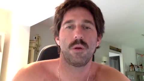 Snapshot of traviskenn chatting on 09-29-25, 06:46 TravisKenn online show from 09-29-25, 06:46