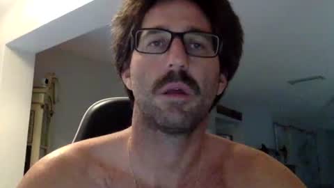 Snapshot of traviskenn chatting on 09-30-25, 11:37 TravisKenn online show from 09-30-25, 11:37