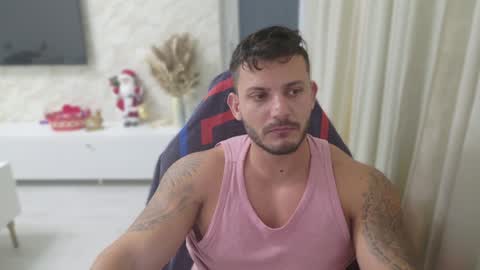 Snapshot of travissholden chatting on 12-04-24, 05:27 TRAVISS HOLDEN online show from 12-04-24, 05:27