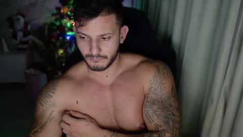 Snapshot of travissholden chatting on 12-18-24, 04:31 TRAVISS HOLDEN online show from 12-18-24, 04:31