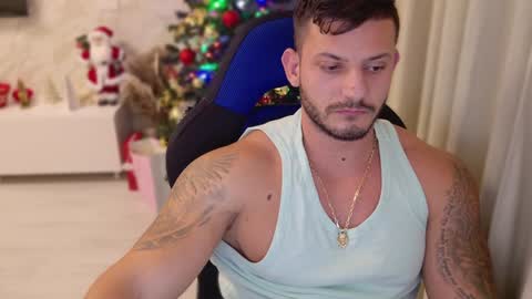 Snapshot of travissholden chatting on 12-19-24, 11:46 TRAVISS HOLDEN online show from 12-19-24, 11:46