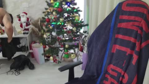 Snapshot of travissholden chatting on 12-21-24, 08:28 TRAVISS HOLDEN online show from 12-21-24, 08:28