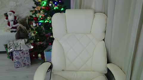 Snapshot of travissholden chatting on 12-23-24, 11:39 TRAVISS HOLDEN online show from 12-23-24, 11:39