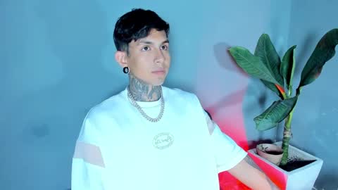 TRAV - INDEPENDENT MODEL online show from 03-11-25, 09:37