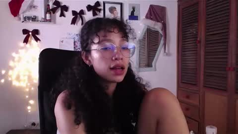 Snapshot of treasuresz chatting on 12-12-24, 05:37 Emily online show from 12-12-24, 05:37