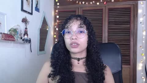 Snapshot of treasuresz chatting on 01-25-25, 05:51 Emily online show from 01-25-25, 05:51