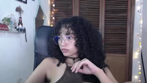 Snapshot of treasuresz chatting on 01-25-25, 08:53 Emily online show from 01-25-25, 08:53
