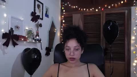 Snapshot of treasuresz chatting on 02-11-25, 06:11 Emily online show from 02-11-25, 06:11