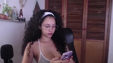 Snapshot of treasuresz chatting on 09-08-25, 04:06 Emily online show from 09-08-25, 04:06