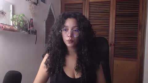 Snapshot of treasuresz chatting on 09-25-25, 11:52 Emily online show from 09-25-25, 11:52
