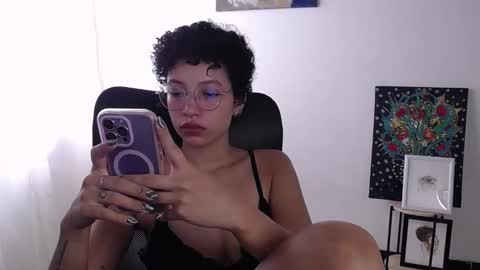 Snapshot of treasuresz chatting on 10-27-25, 06:12 Emily online show from 10-27-25, 06:12