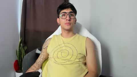 Snapshot of trebol_lynn chatting on 12-16-25, 06:57 Trebol Lynn online show from 12-16-25, 06:57