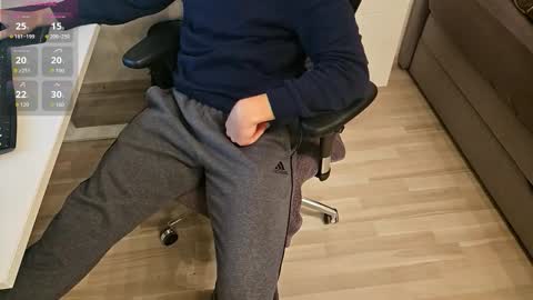 Snapshot of tree1989 chatting on 10-18-25, 06:41 tree1989 online show from 10-18-25, 06:41