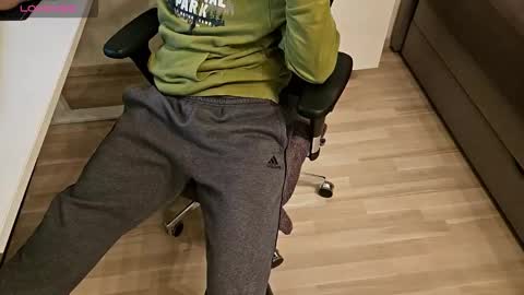 Snapshot of tree1989 chatting on 10-20-25, 07:03 tree1989 online show from 10-20-25, 07:03