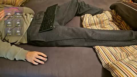 Snapshot of tree1989 chatting on 10-31-25, 04:30 tree1989 online show from 10-31-25, 04:30