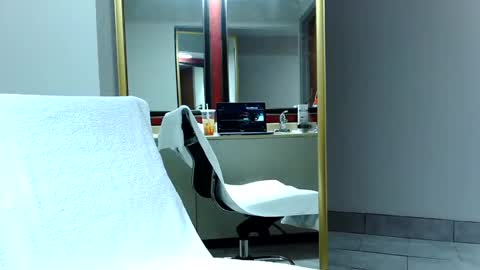 Snapshot of treeburner1 chatting on 11-18-25, 07:18 TreeBurner1 online show from 11-18-25, 07:18