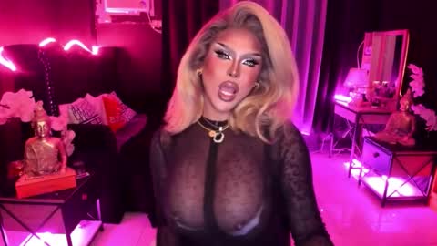 Snapshot of tremendouscockdestroyer chatting on 10-15-25, 01:06 Jade online show from 10-15-25, 01:06